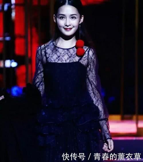 戴过耳坠的女星,刘涛的天蝎坠,而她却戴上了大