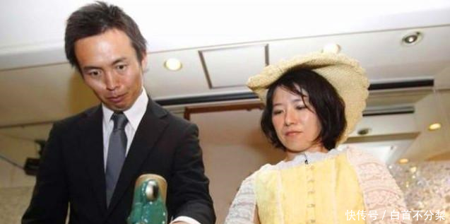日本一对夫妻感情不和,离婚后摆起了宴席,亲朋