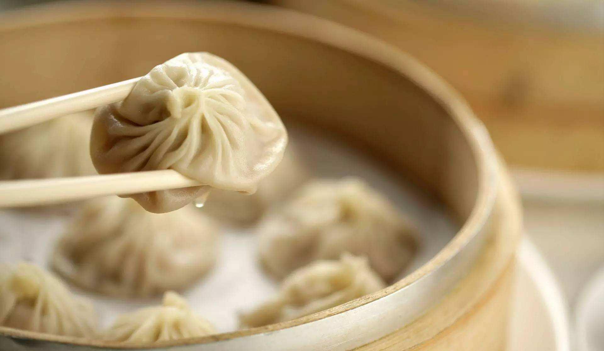 自己在家怎么做小笼包好吃又简单 t011a214559641eaabd.jpg