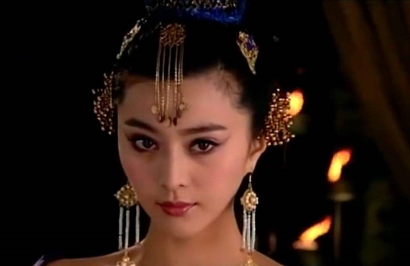 王丽坤演的妲己太清丽,眼神还没邓伦妖媚,还是