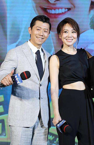看了闫妮和男明星们合照的前后对比,她真的是反转人生