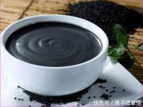 她坚持每天吃一勺芝麻, 15天后身体出现了神奇