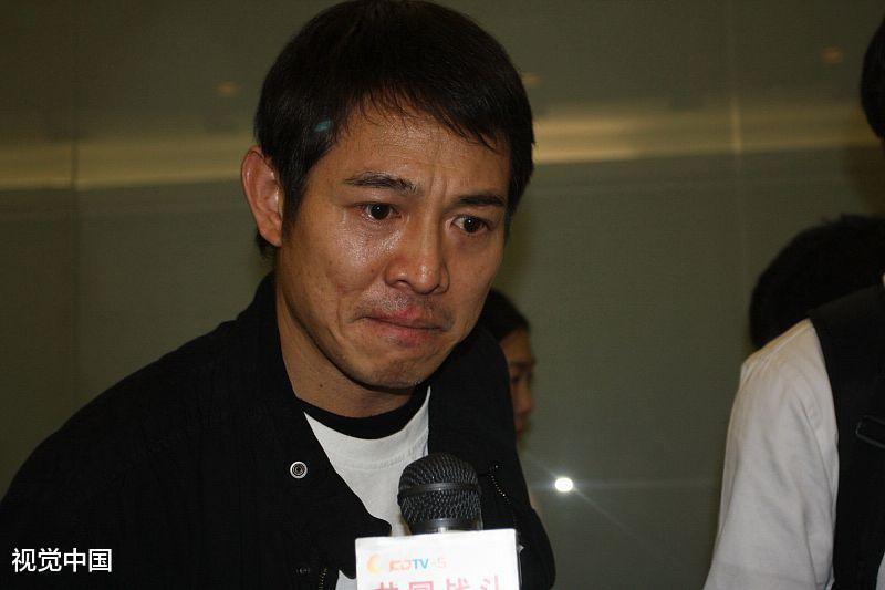 李连杰衰老成80岁模样, 网友: 这是抛弃糟糠之妻的下场!