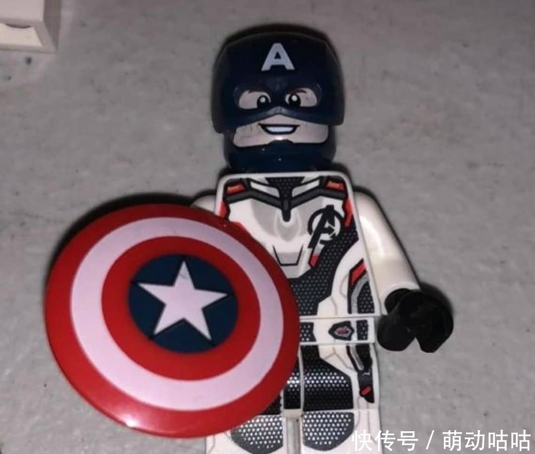 《惊奇队长》玩时空穿越,《复联4》白色制服