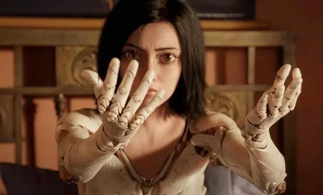 《流浪地球》实时票房被《阿丽塔》甩开4倍,卡