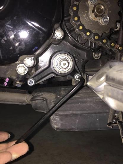 摩托车换挡不顺畅可能是少了这个配件
