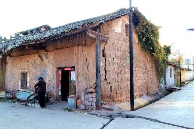 老婆回娘家两年未归,孩子哭着找妈妈,我却不知老婆家在哪?