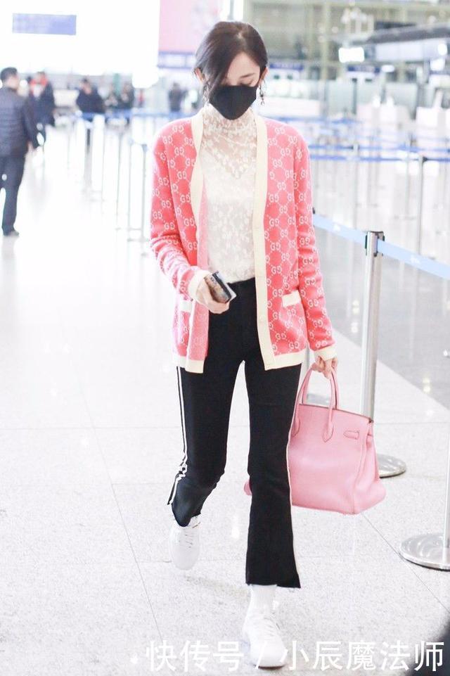 娜扎喇叭裤配小白鞋,网友:腿长了不起呀!