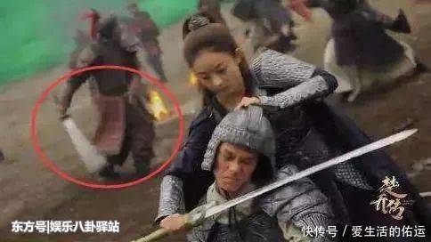 搞笑穿帮镜头,杨紫屁股上垫了啥,打板子还笑得