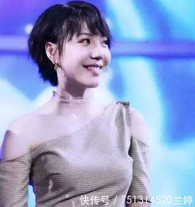 洗掉纹身淡妆出现,吴莫愁首次走知性路线, 竟然