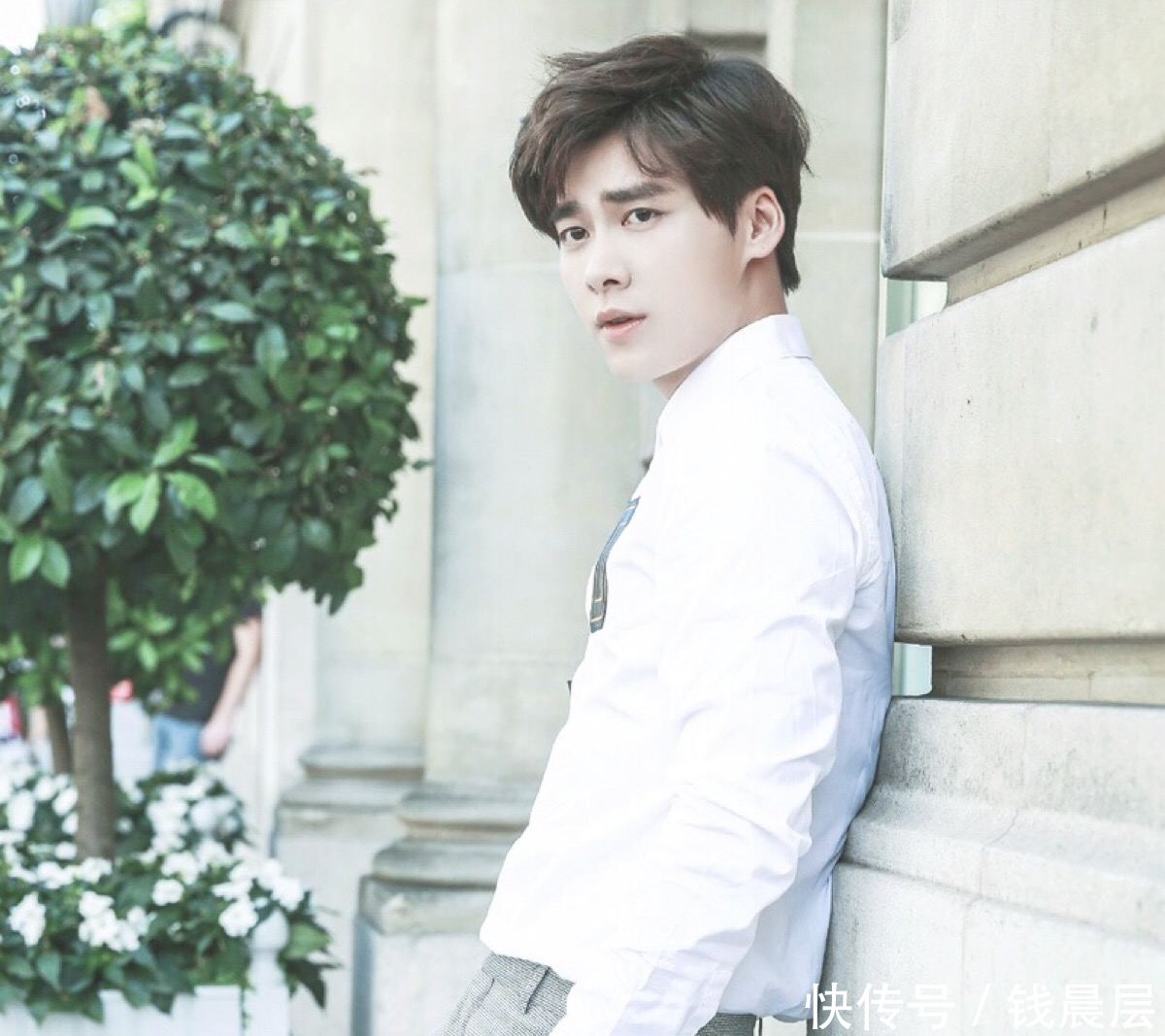 她曾说非李易峰不嫁,如今和鹿晗在一起,简直美