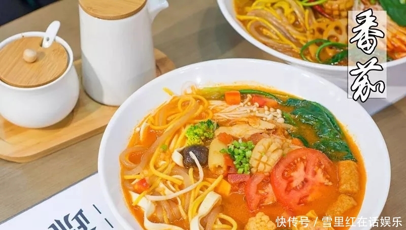 夏天最爽的事情:开着空调吃麻辣烫 龙8国际娛乐