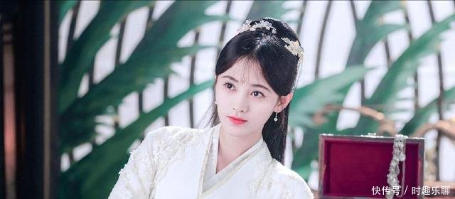 鞠婧祎越来越喜欢短发,称出门不喜欢戴口罩,想