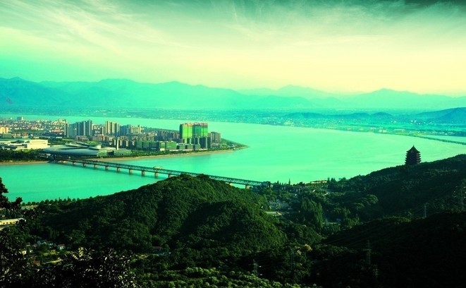 两湖gdp_2016 2017 2018年中国31个省市地区GDP排名位置变化(2)