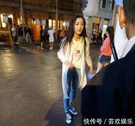 关晓彤和鹿晗《甜蜜暴击》新剧,吻戏终于不用