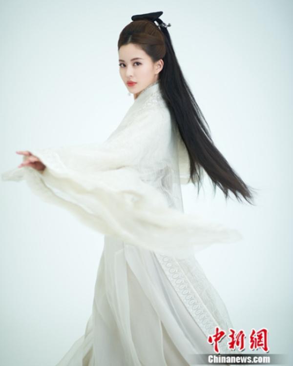 据悉,由温心出演青霞仙子的魔幻爱情喜剧《大话西游之爱你一万年》将