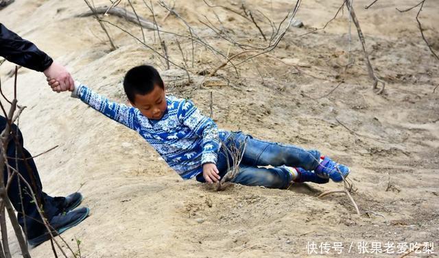 北京开明的家长不带孩子去补课班,而是带着孩