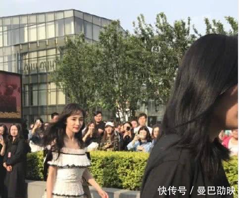 杨幂脸崩了最新照片美丽大方不输90后孙怡