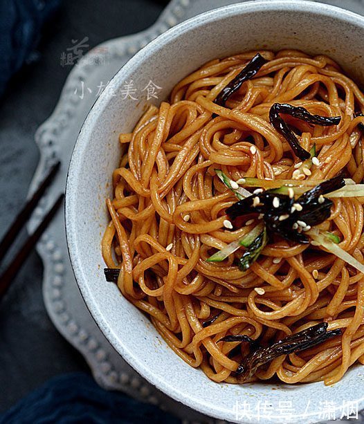 早餐面条这样做,不仅好吃,美味翻倍,孩子一大碗