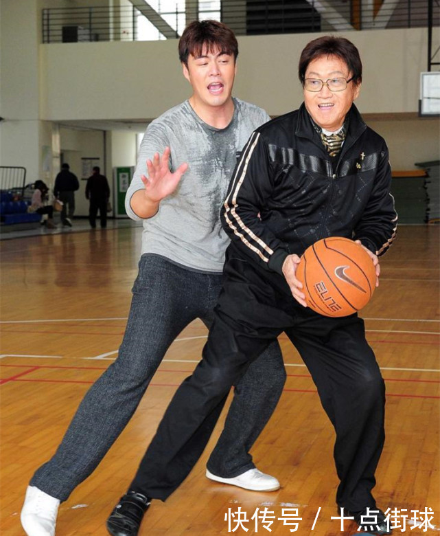 中国85岁篮球名嘴不堪病痛赴瑞士选择安乐死