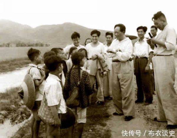 1959年毛主席回韶山祭祖的珍贵照片,第三张看哭随行人员!