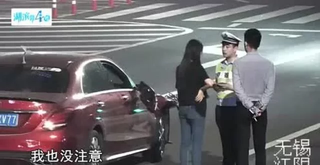 吵架吵到马路中间,女子瞬间被撞飞!,澳門討論區-iDreamx