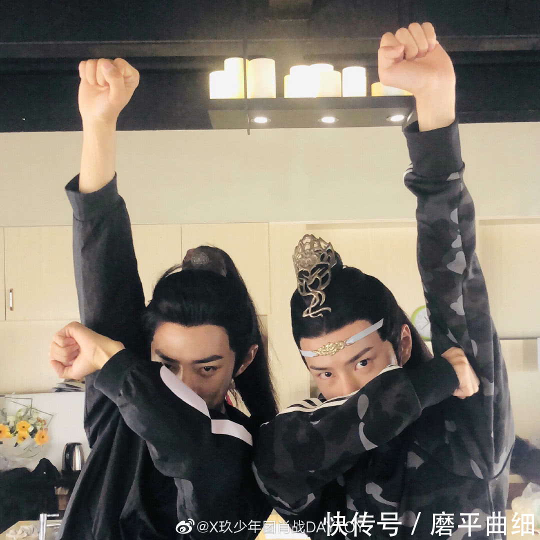 王一博22岁生日,肖战远在国外凌晨送祝福难怪这对兄弟要火 钱柜qg999手机官网