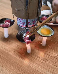 搞笑gif:作为一名资深吃货,要是不学会利用现有工具来烹饪那就out了