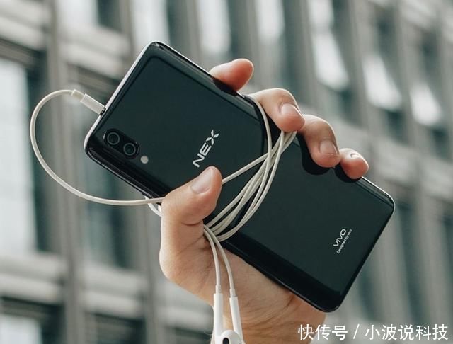 这两个手机最近这么火,但是如果摔了却很有可