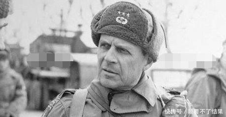 军要在胸前挂2颗手榴弹,不担心被打爆吗原理很