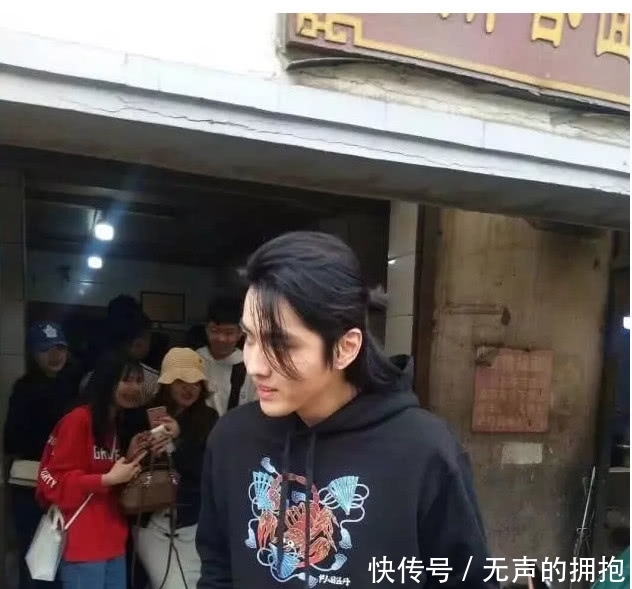 吴亦凡打卡面馆摊上事了?消防部门来突袭,网友