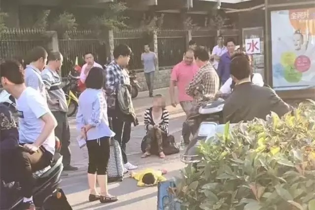 【转】北京时间 杭州街头母亲脚踩女儿的原因查明 真相让人落泪 - 妙康居士 - 妙康居士~晴樵雪读的博客 【转】北京时间 杭州街头母亲脚踩女儿的原因查明 真相让人落泪 - 妙康居士 - 妙康居士~晴樵雪读的博客