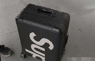 在天猫国际直营店花近4万买的拉杆箱是假的?