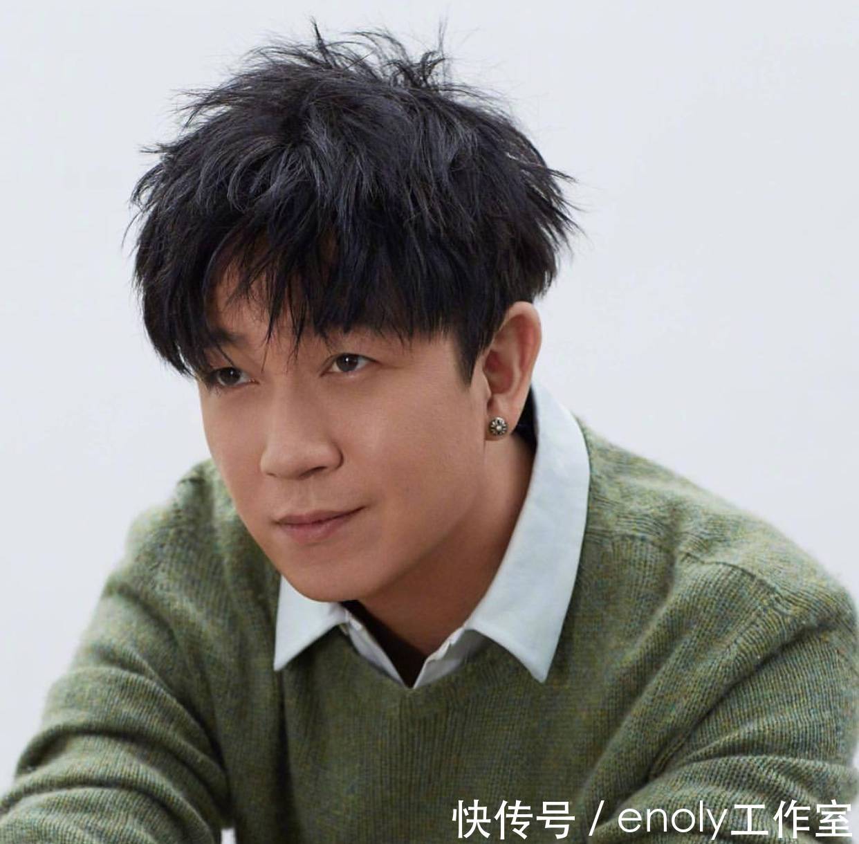 窦骁何超莲公开撒狗粮,承认恋情,那潘粤明呢?