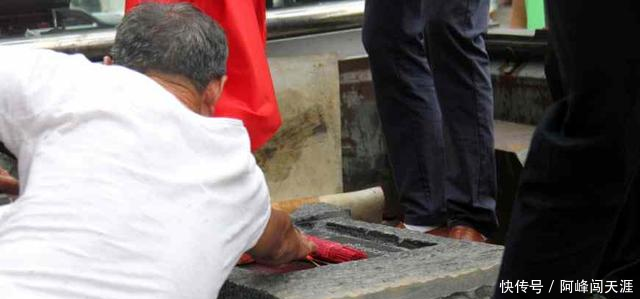 安徽芜湖志愿者千里送抗战英雄墓碑回故乡,73