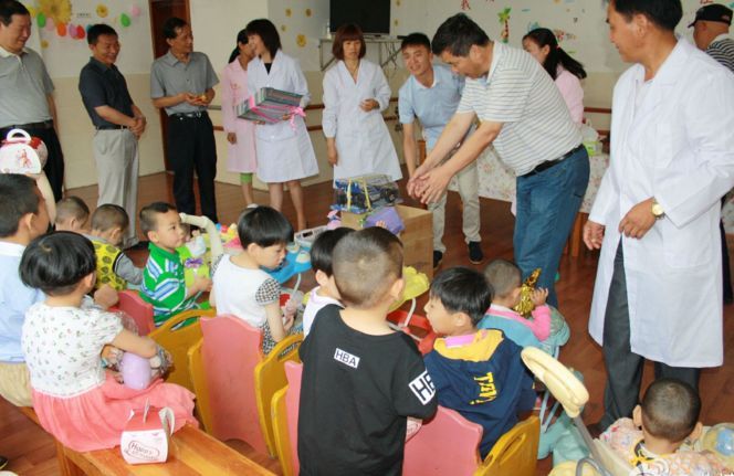 老婆不能生育,领养的孩子越来越像妻子,偷偷做鉴定我懵了!