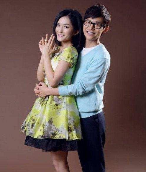 何炅45岁生日,谢娜微博送祝福照片上举止亲密