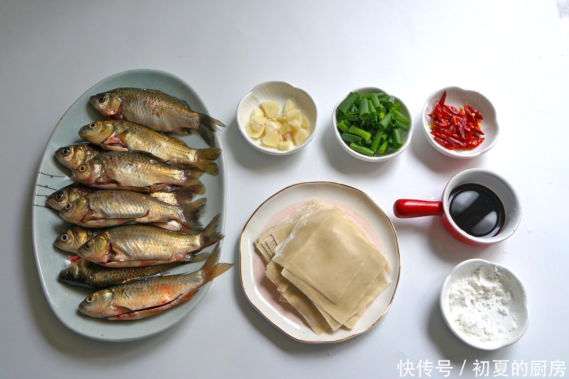 剩下的饺子皮馄饨皮不用愁,放在鱼锅里一煮,端