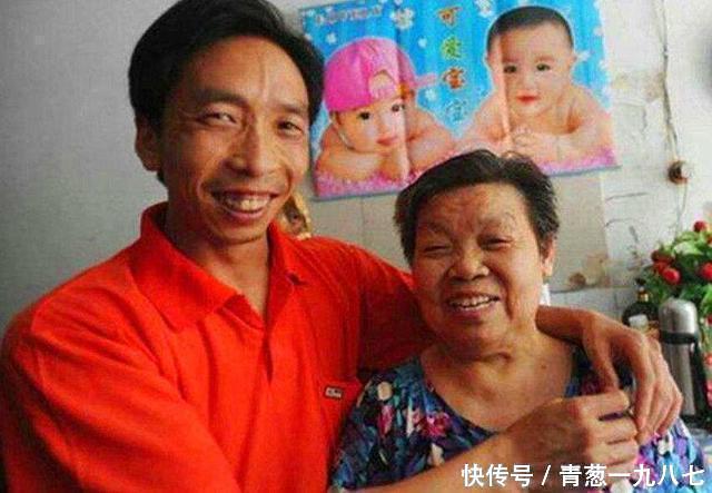 每月给父亲两千元生活费,回老家看过他之后,我