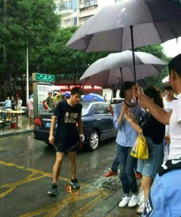 女星助理:郑爽刘诗诗助理形如姐妹!她却让助理