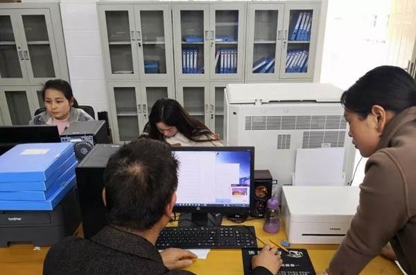 邓州市城区九小邀请淅川专家指导档案建设工作