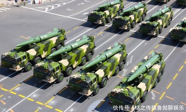 洲际导弹为何能飞那么远,导弹里装有发动机吗