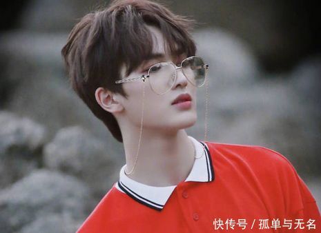 朱正延普吉岛红色卫衣帅气写真,网友:红衣公子