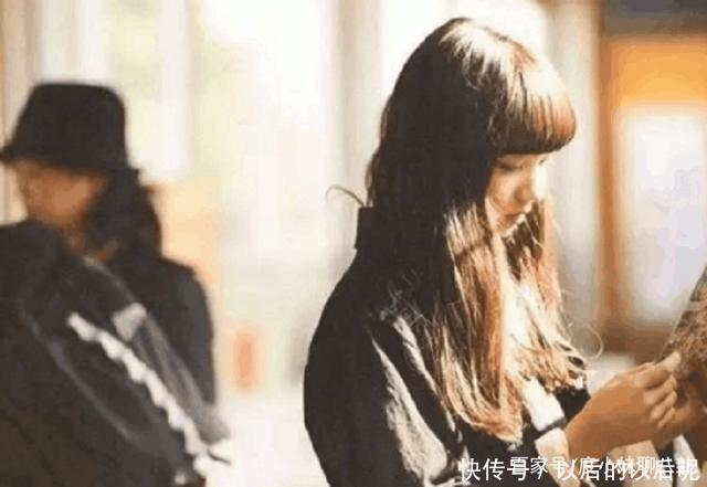 刚跟老婆离完婚从民政局出来，接到母亲电话我哭着求老婆复婚