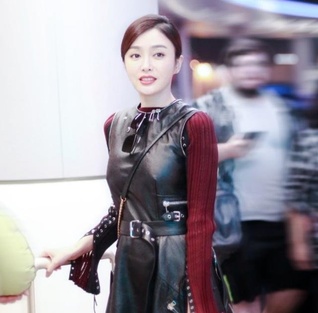 秦岚是要上天吗毛衣袖子绑成过膝靴子,皇后的