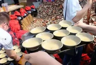 模仿最失败的景区：游客到这里摔碗就走，结果2个月就关门大吉！