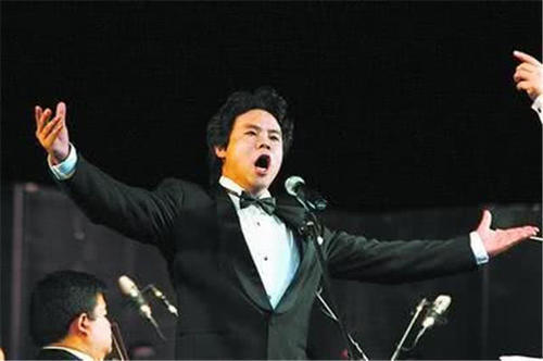 《著名男高音歌唱家杨阳，从26楼一跃而下，留下2个可怜孩子７