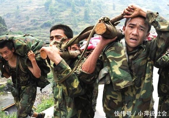 女孩在汶川地震中被救十年后对那位解放军战士