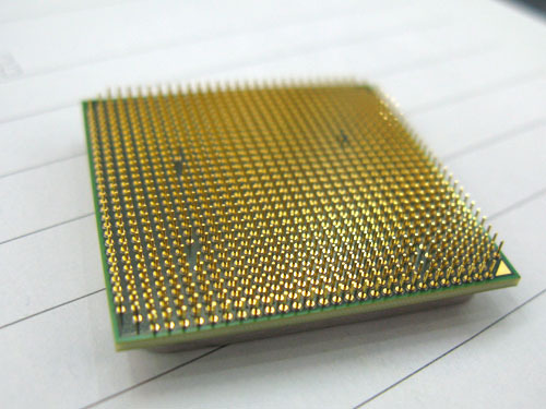 以前的cpu底部有针脚 主板有针孔;而现在的cpu没有针脚,主板有针脚没有孔?_360问答