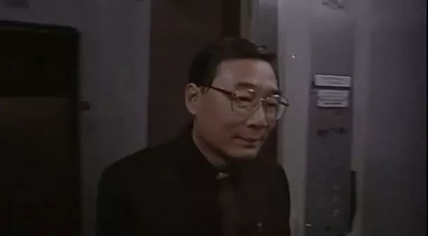 请问香港电影《古惑仔》里的牧师为啥没人敢惹?